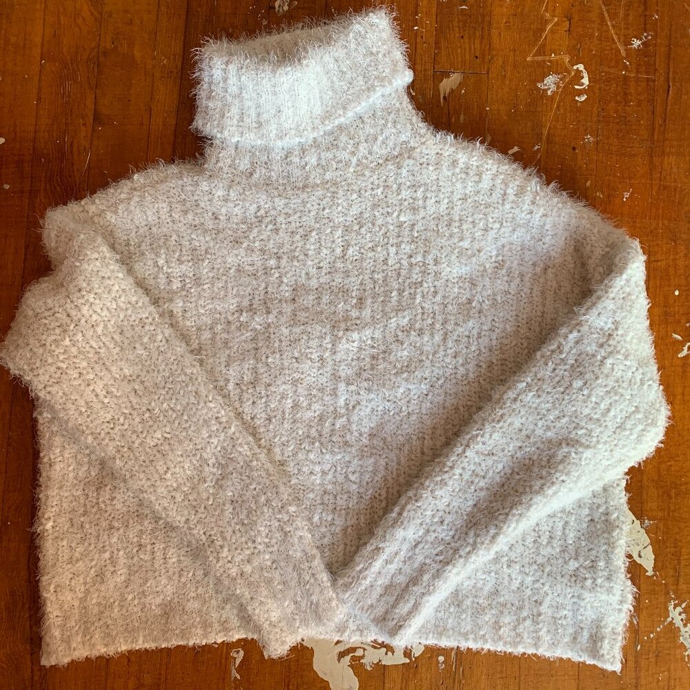 White turtleneck sweater size XL